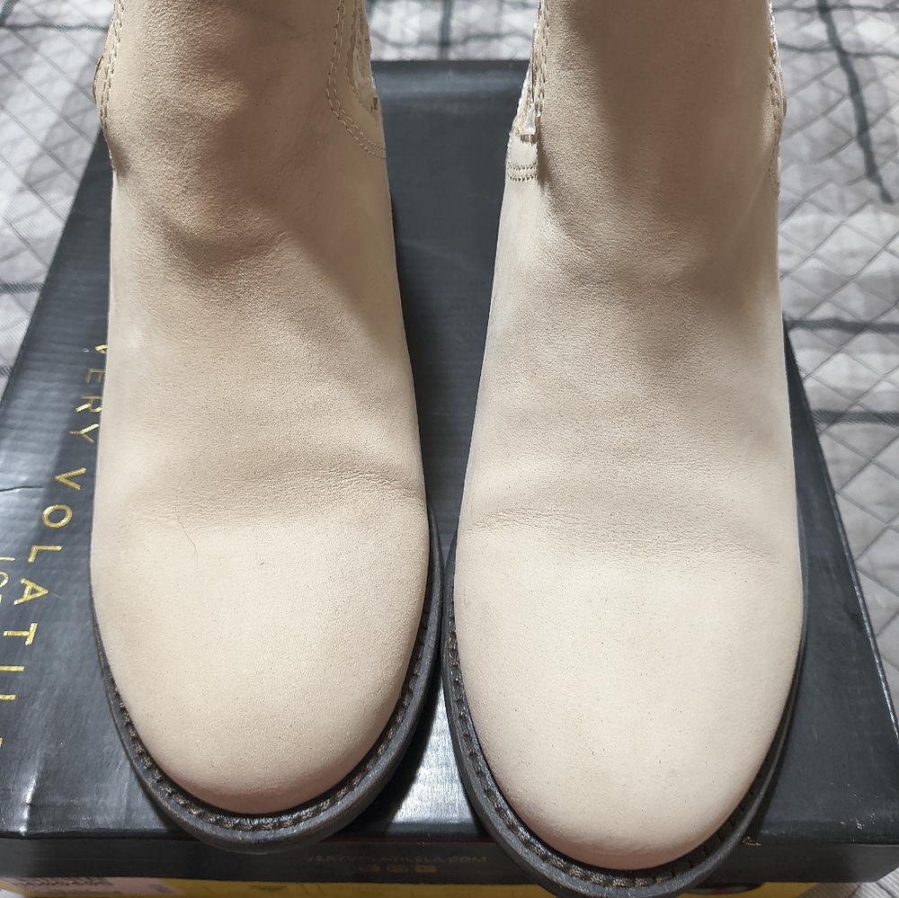 Very Volatile Women's Cream Ankle Boots
